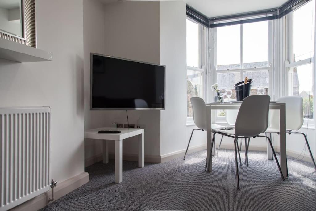 Stunning 2 Bed Apartment With Sea Views, Penzance Bagian luar foto