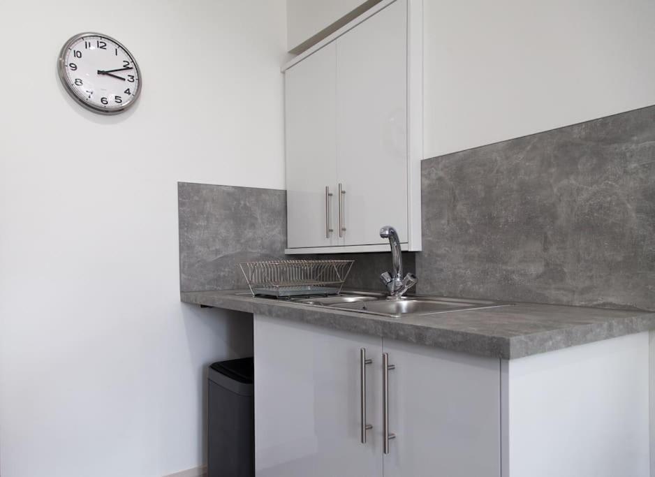 Stunning 2 Bed Apartment With Sea Views, Penzance Bagian luar foto