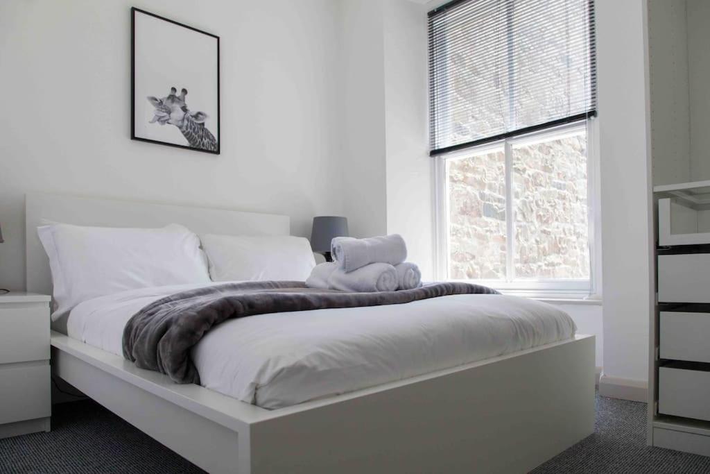 Stunning 2 Bed Apartment With Sea Views, Penzance Bagian luar foto