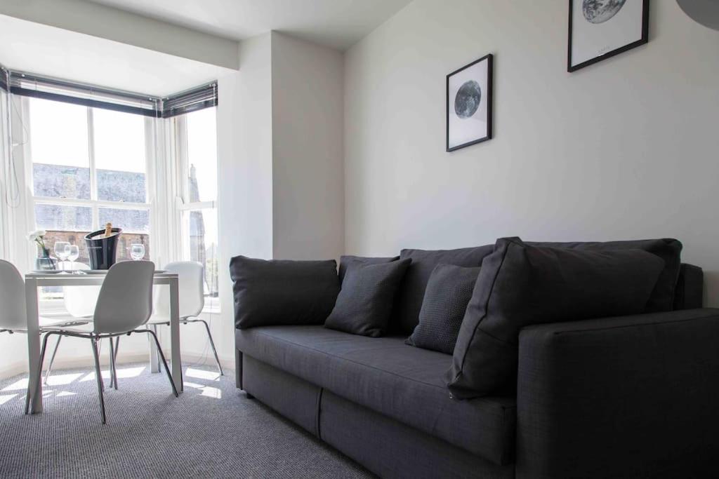 Stunning 2 Bed Apartment With Sea Views, Penzance Bagian luar foto