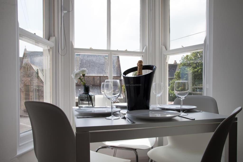 Stunning 2 Bed Apartment With Sea Views, Penzance Bagian luar foto