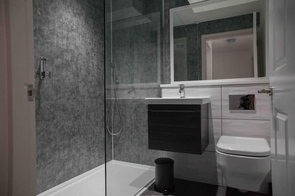 Stunning 2 Bed Apartment With Sea Views, Penzance Bagian luar foto