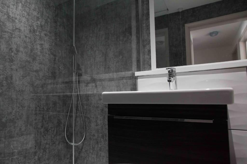 Stunning 2 Bed Apartment With Sea Views, Penzance Bagian luar foto